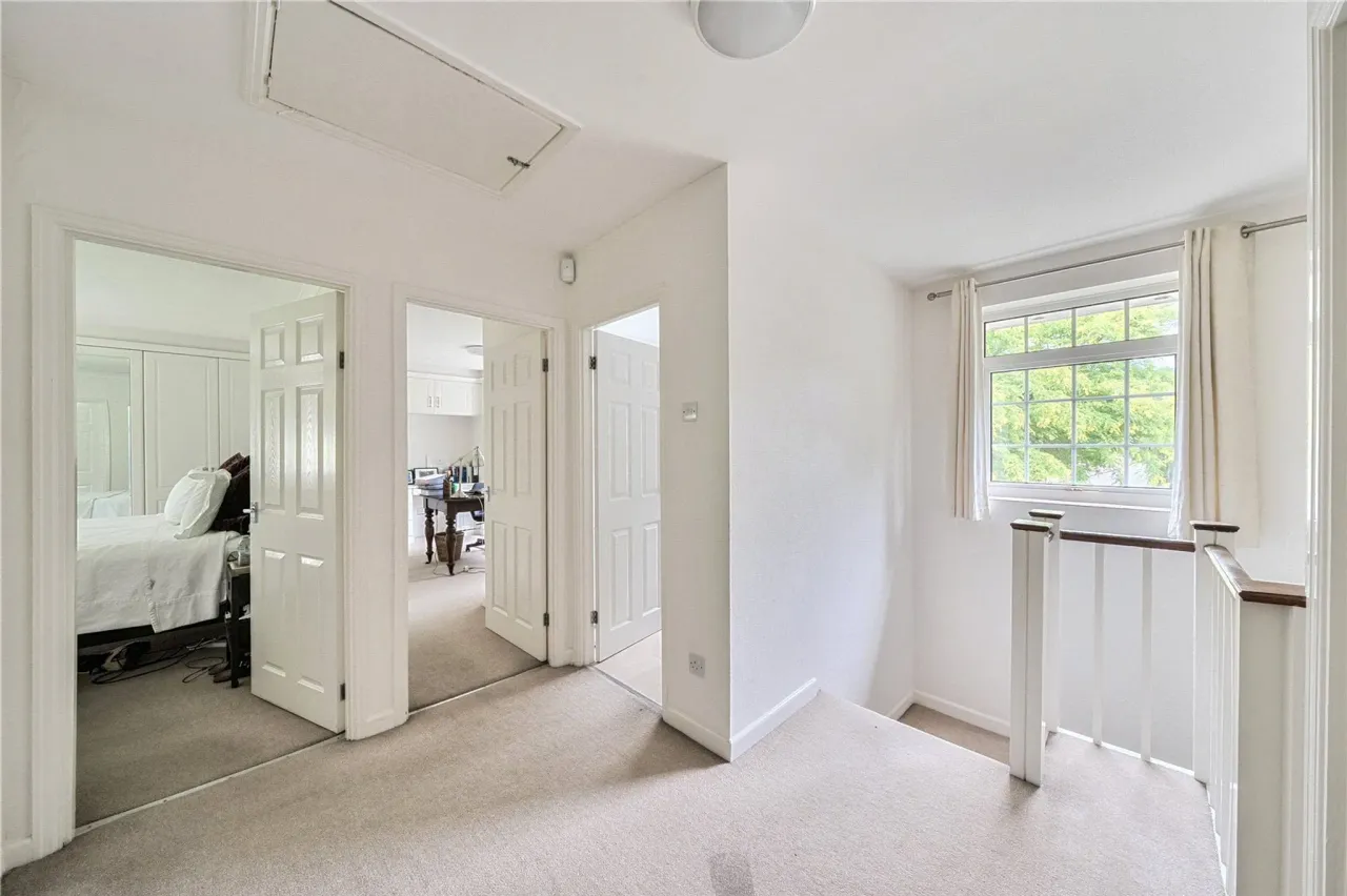 Dean Close, Pyrford, Woking, GU22, photo 18