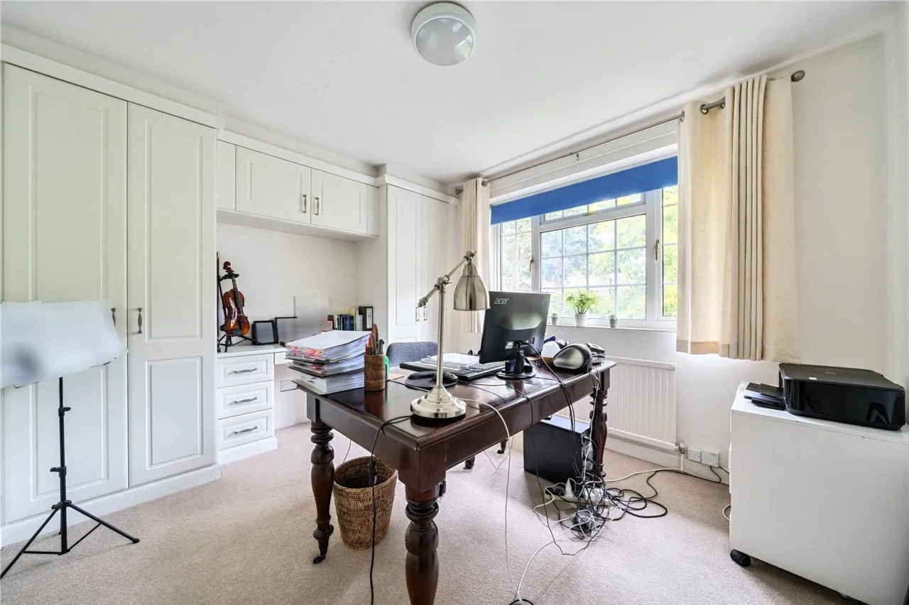 Dean Close, Pyrford, Woking, GU22, photo 22