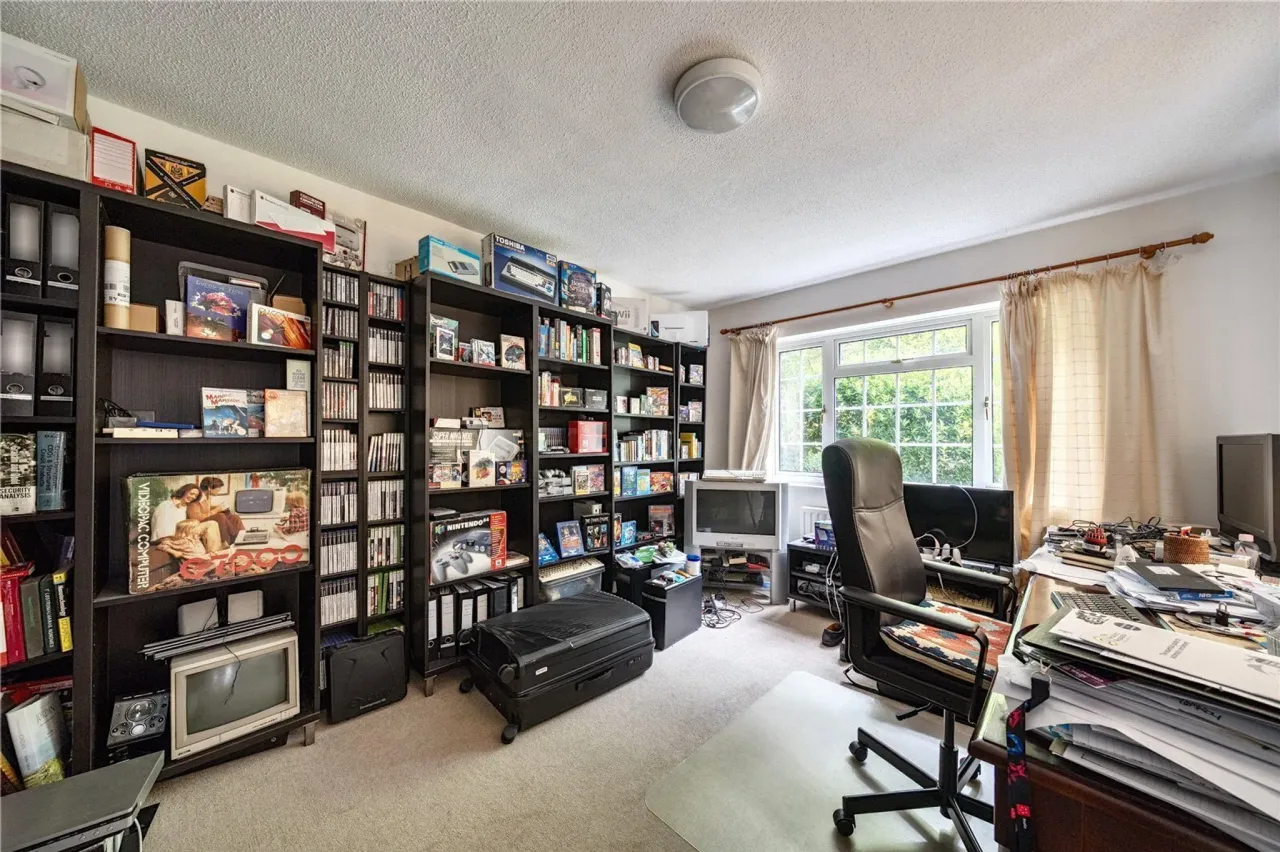 Dean Close, Pyrford, Woking, GU22, photo 16