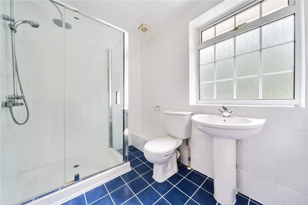 Dean Close, Pyrford, Woking, GU22, photo 21