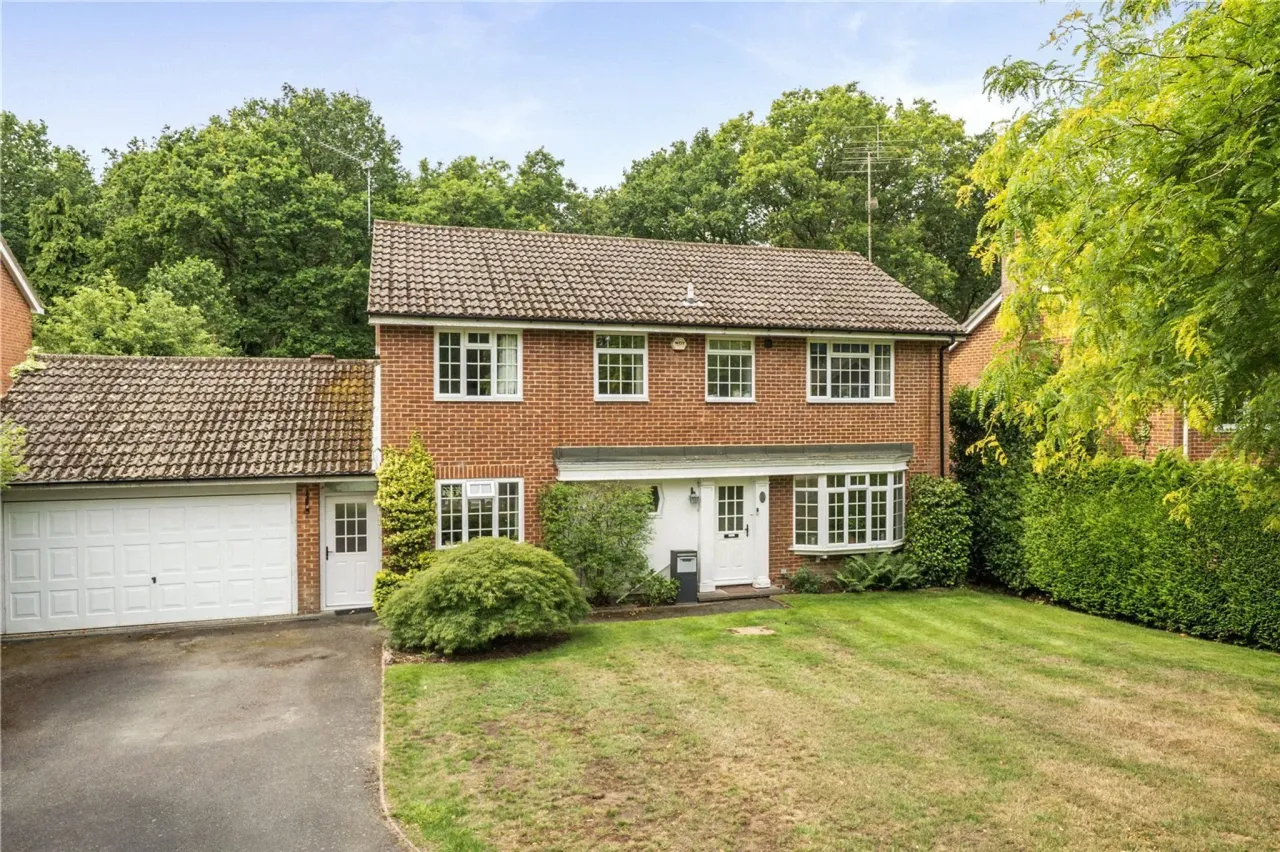 Dean Close, Pyrford, Woking, GU22, photo 33