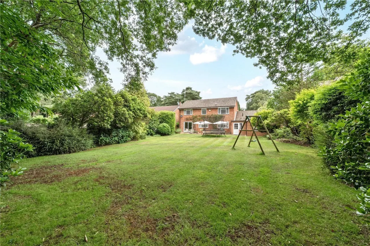Dean Close, Pyrford, Woking, GU22, photo 2