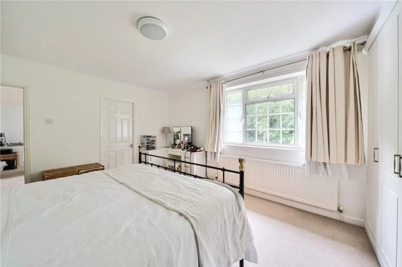 Dean Close, Pyrford, Woking, GU22, photo 20