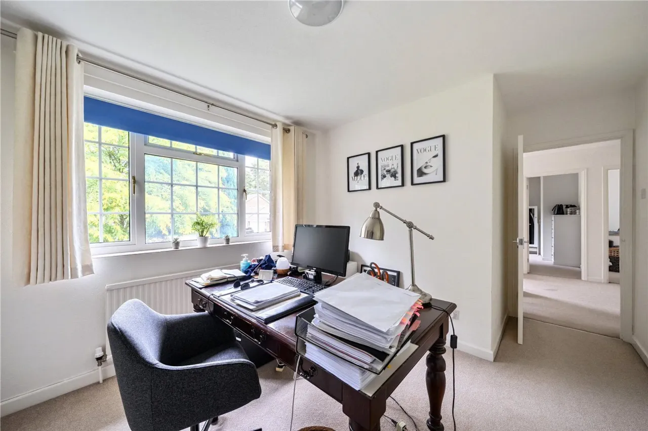Dean Close, Pyrford, Woking, GU22, photo 23