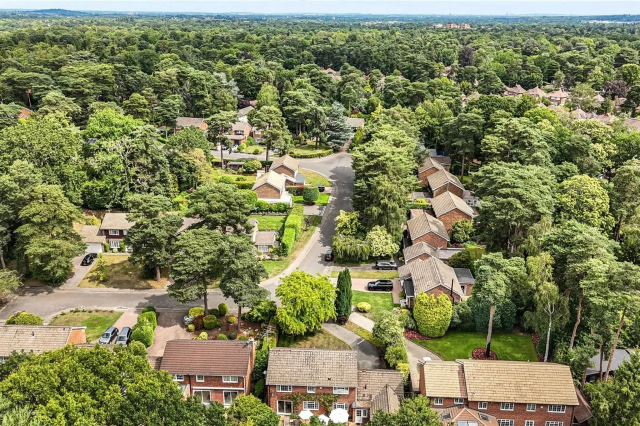 Dean Close, Pyrford, Woking, GU22, photo 35