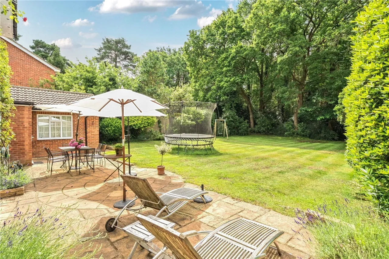 Dean Close, Pyrford, Woking, GU22, photo 27
