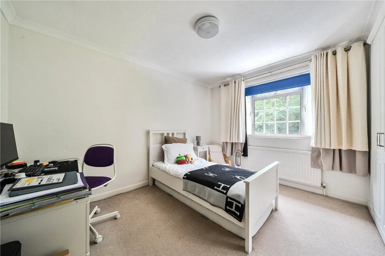 Dean Close, Pyrford, Woking, GU22, photo 24