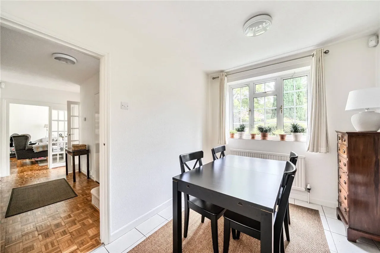 Dean Close, Pyrford, Woking, GU22, photo 15