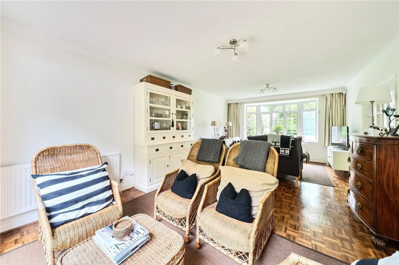 Dean Close, Pyrford, Woking, GU22, photo 4