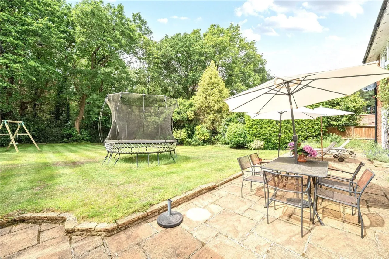 Dean Close, Pyrford, Woking, GU22, photo 29