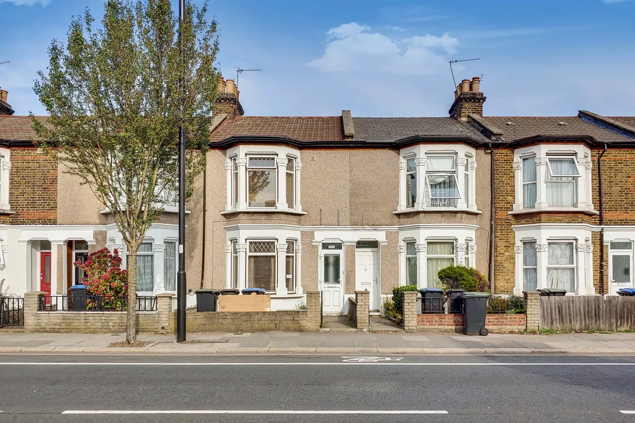 3 bed house for sale — 385 High Street, Enfield, Greater London, EN3 4DH