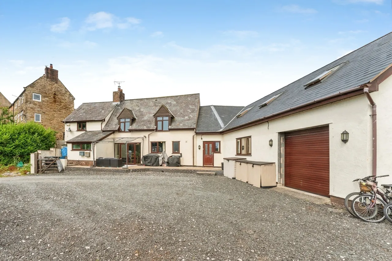6 bed house for sale, Pen-y-Maes Road, Holywell, CH8