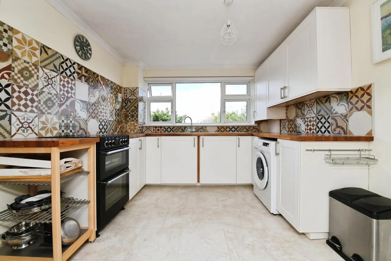 Essex Close, RAYLEIGH, Essex, SS6, photo 9