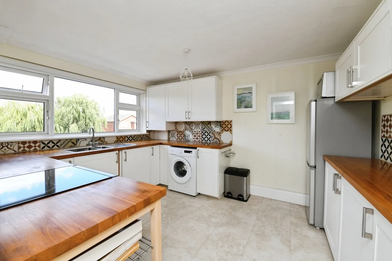 Essex Close, RAYLEIGH, Essex, SS6, photo 8