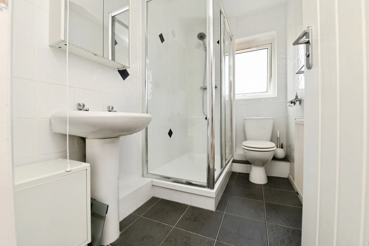 Essex Close, RAYLEIGH, Essex, SS6, photo 13