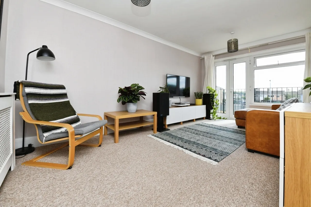 Essex Close, RAYLEIGH, Essex, SS6, photo 2