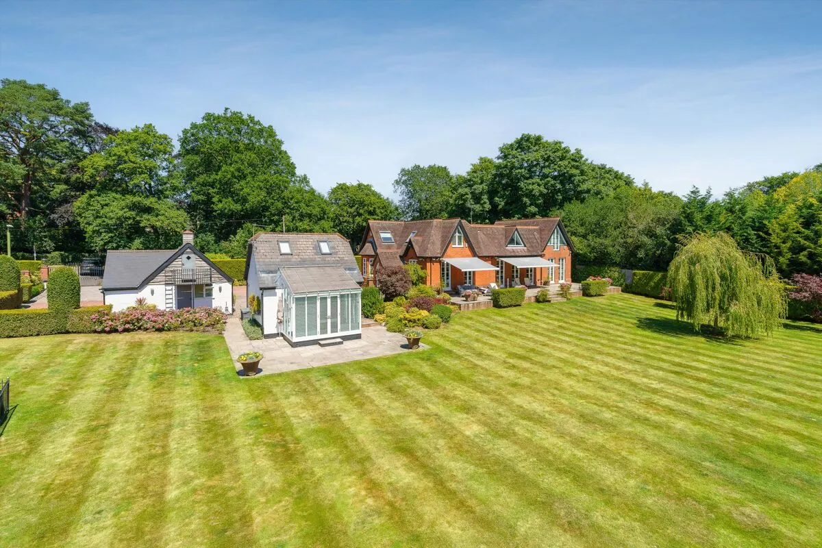 Bishopsgate Road, Englefield Green, TW20, photo 2