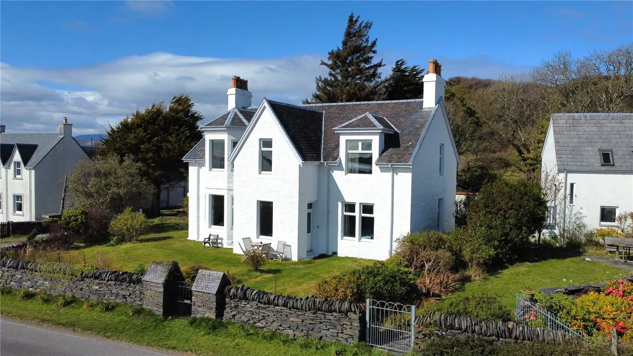 3 bed flat for sale — 1 Cluain, Cullipool, Isle Of Luing, Argyll and Bute, PA34 4TX