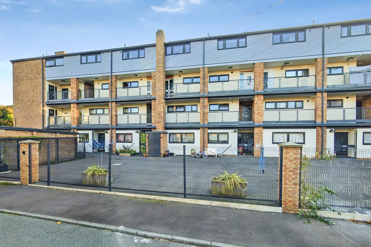 2 bed flat for sale, Wigan Lane, Wigan, WN1