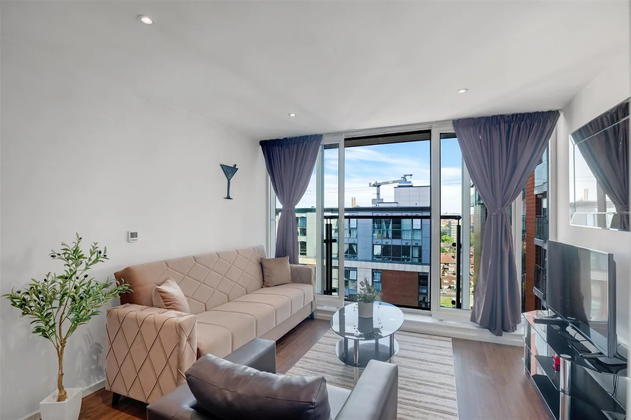 2 bed flat for sale, Western Gateway, Royal Victoria Dock, E16