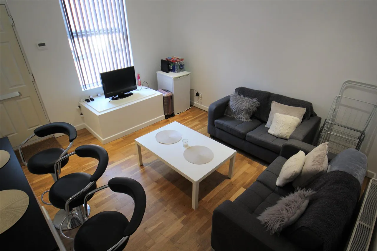 3 bed house to rent, Meadow View, Hyde Park, LS6