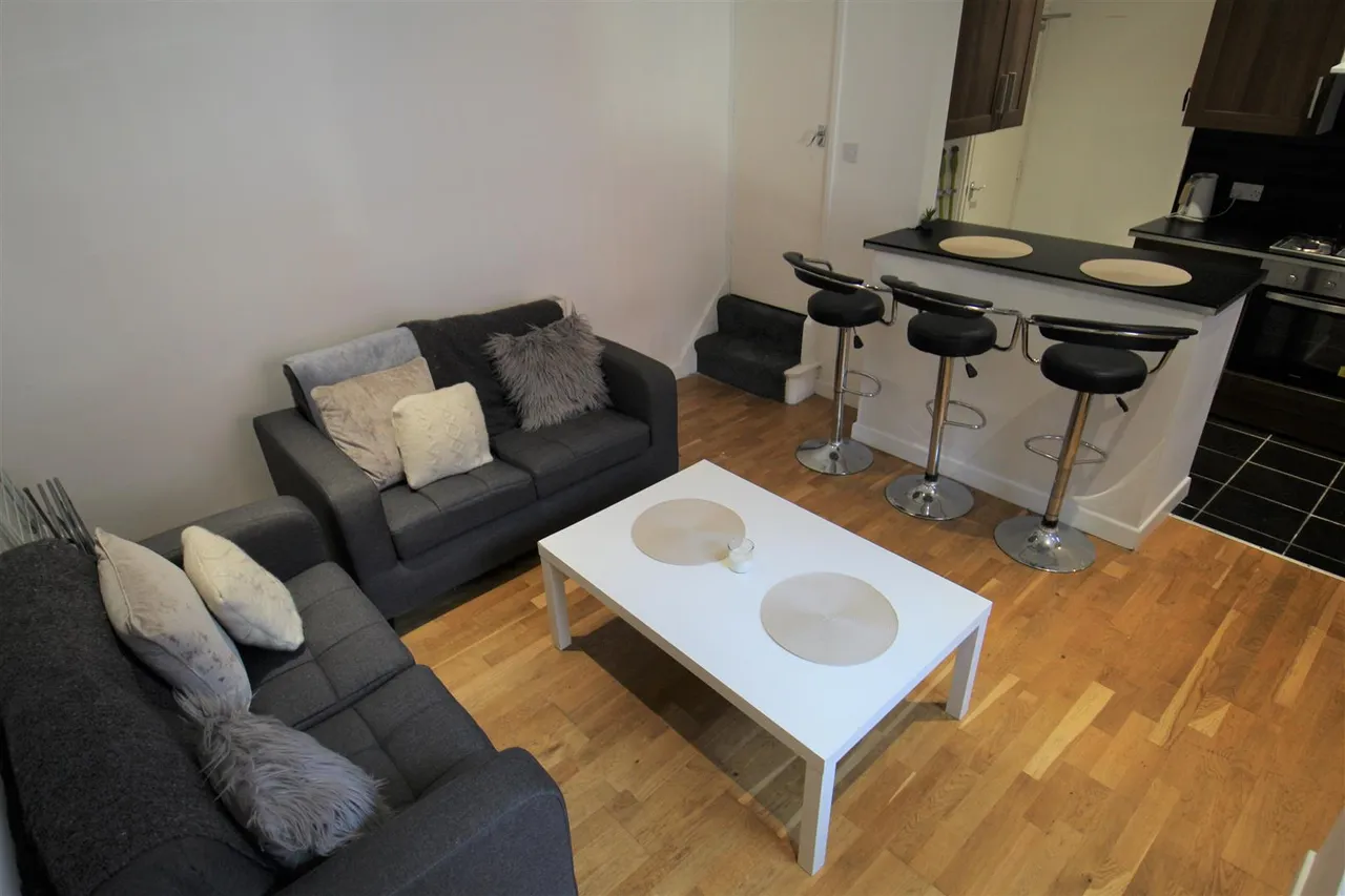 Meadow View, Hyde Park, LS6, photo 3