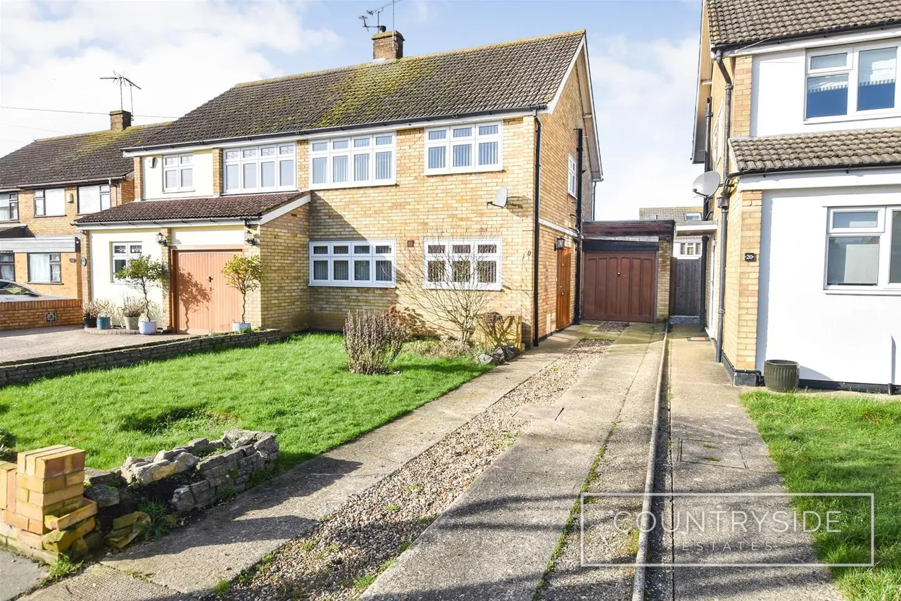 3 bed house for sale — Moreland Avenue, Benfleet
