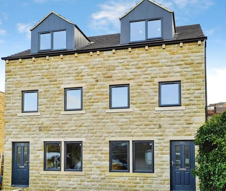 4 bed house to rent — Ravensknowle Road, Huddersfield, West Yorkshire, HD5