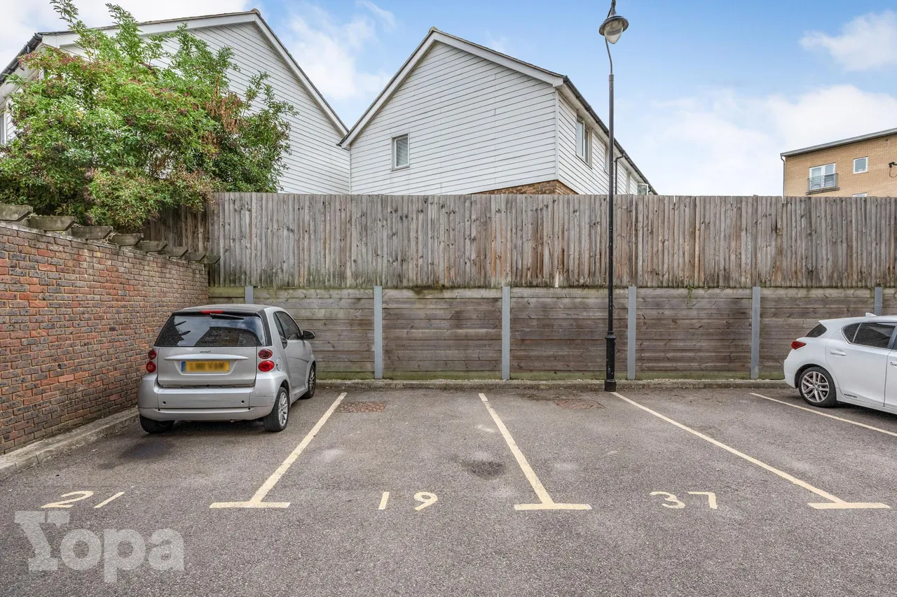 Carmichael Avenue, Greenhithe, DA9, photo 12