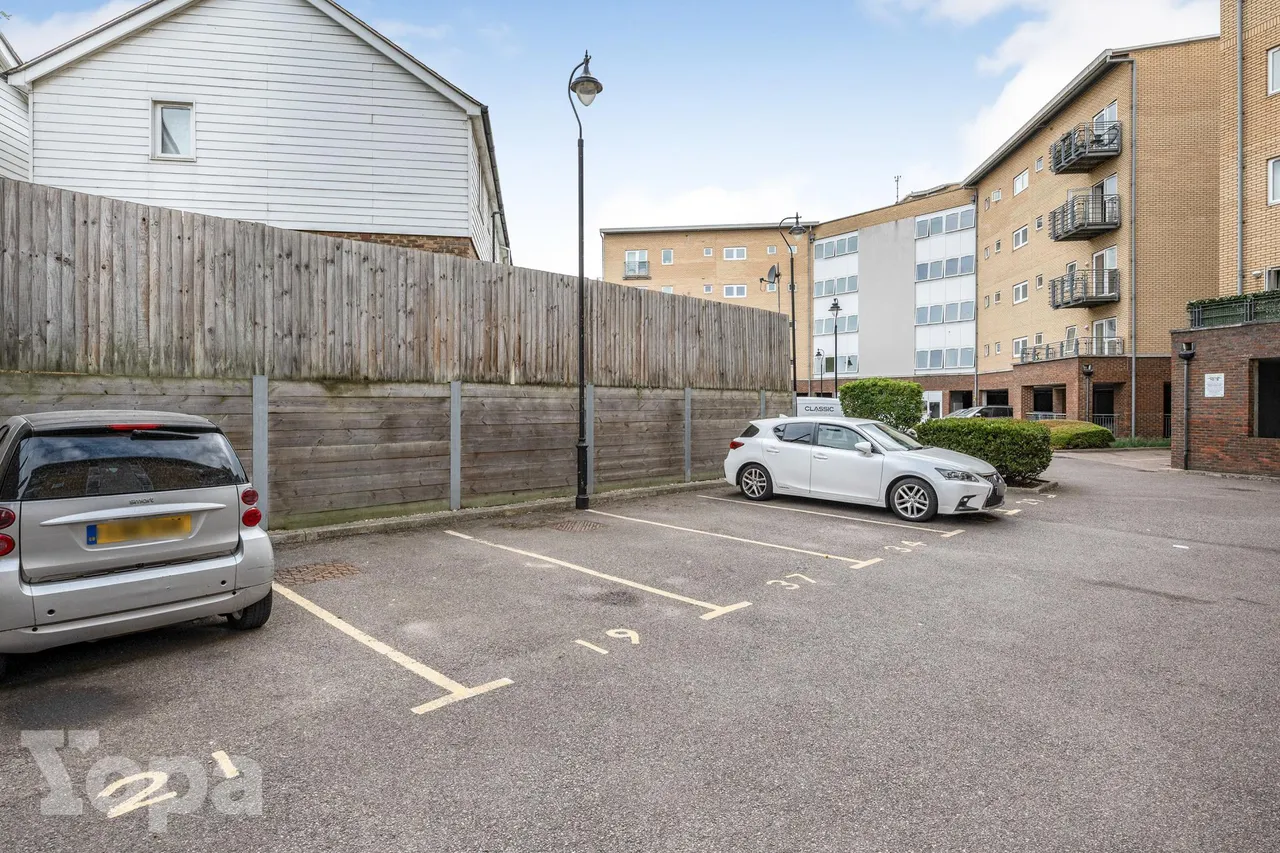 Carmichael Avenue, Greenhithe, DA9, photo 13