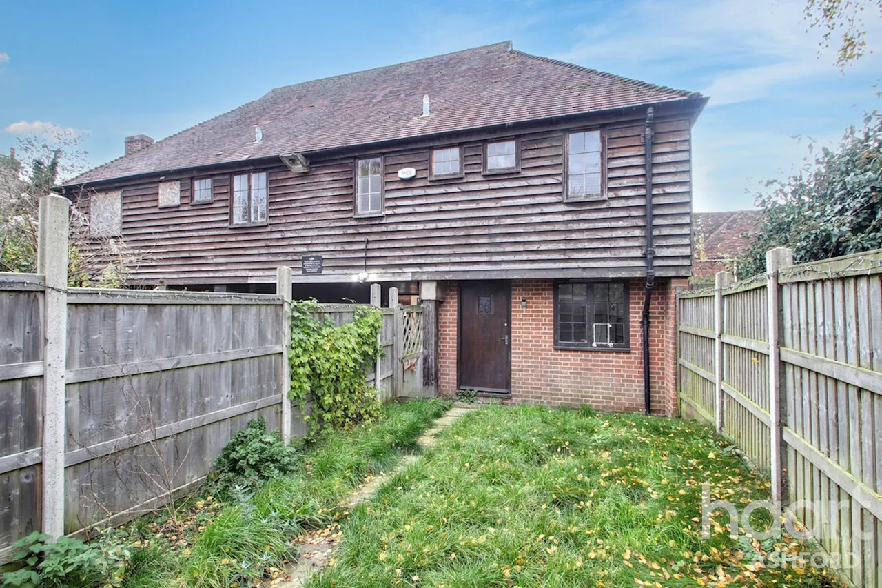 2 bed flat for sale, High Street, Charing, TN27