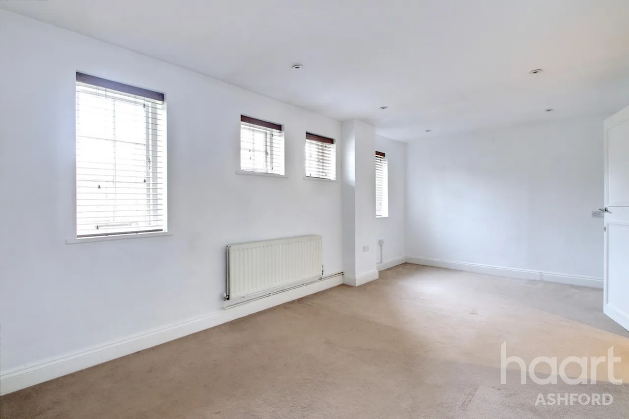 High Street, Charing, TN27, photo 5