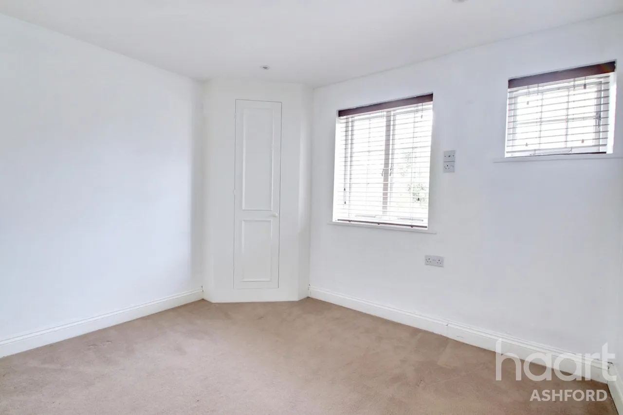 High Street, Charing, TN27, photo 6