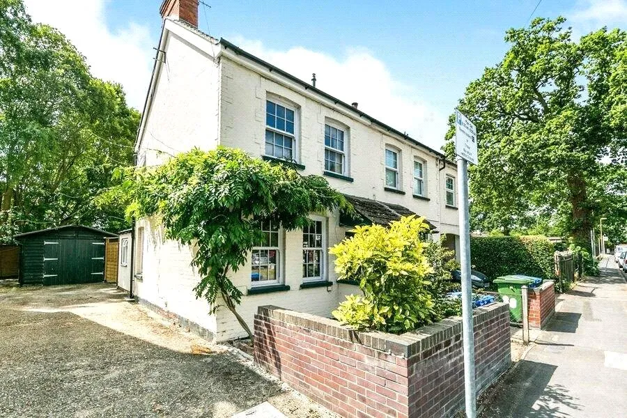 2 bed house to rent — Union Street, Farnborough, Hampshire, GU14 7QA
