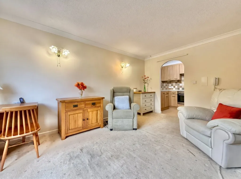 Deighton Road, LS22, photo 4
