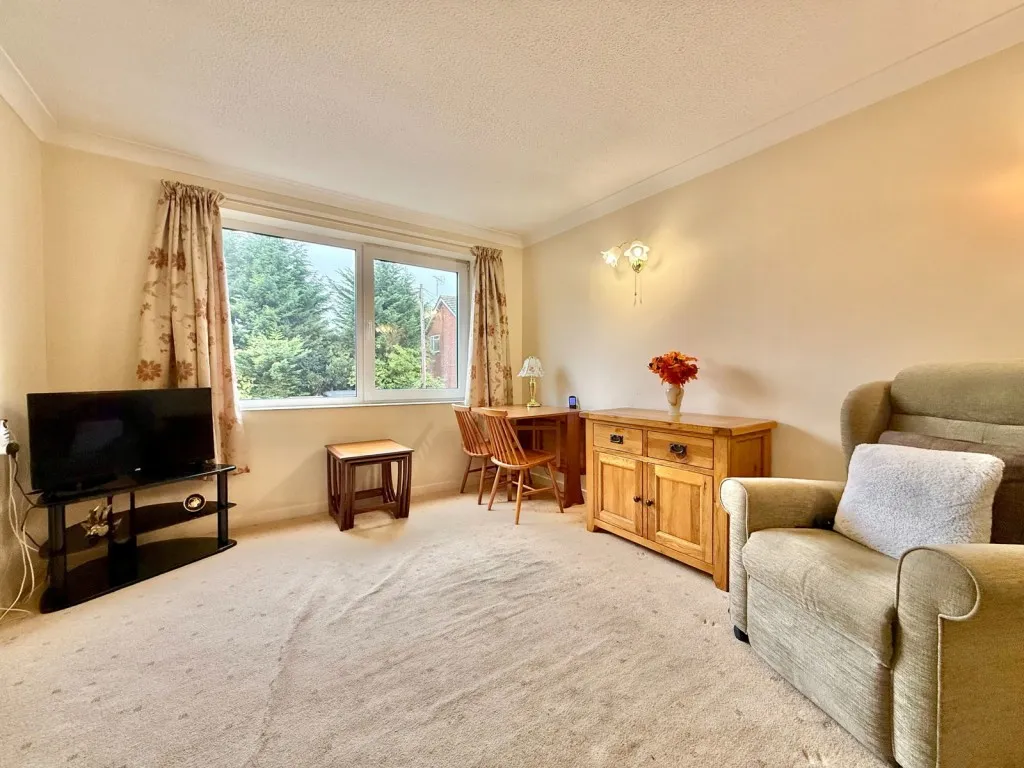 Deighton Road, LS22, photo 5