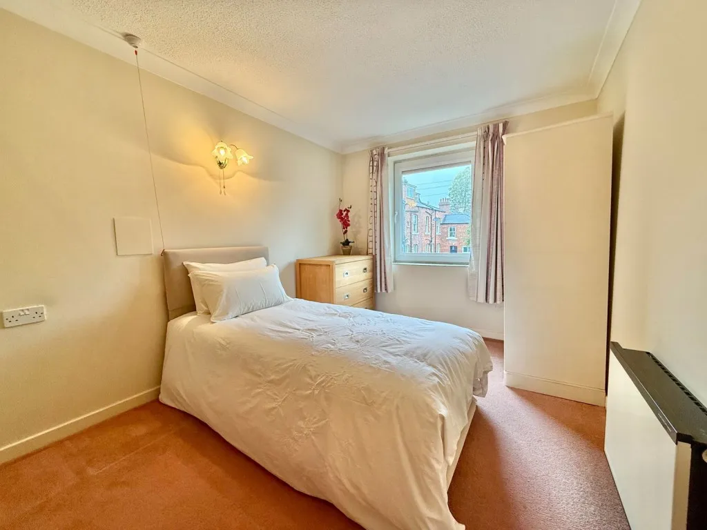 Deighton Road, LS22, photo 10