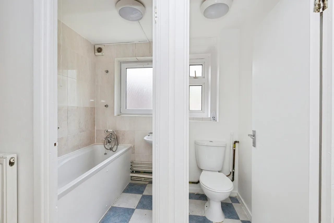 Cowbridge Lane, Barking, IG11, photo 13