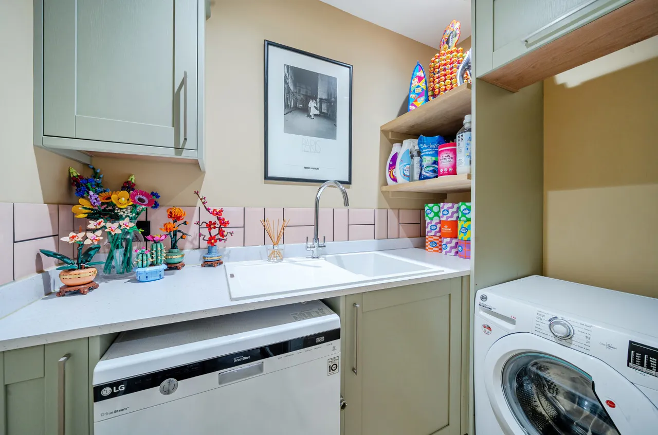 Weydon Hill Road, Farnham, GU9, photo 12
