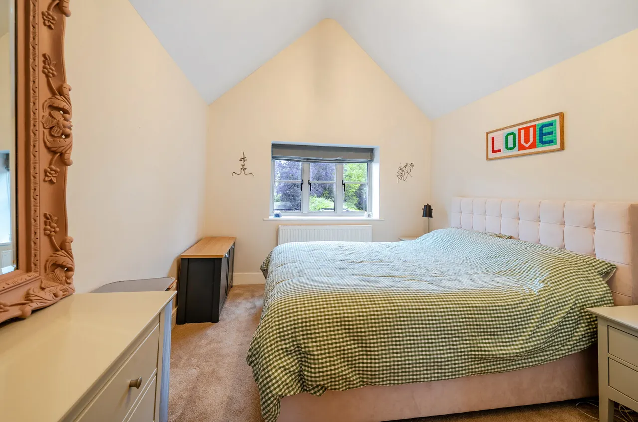 Weydon Hill Road, Farnham, GU9, photo 4