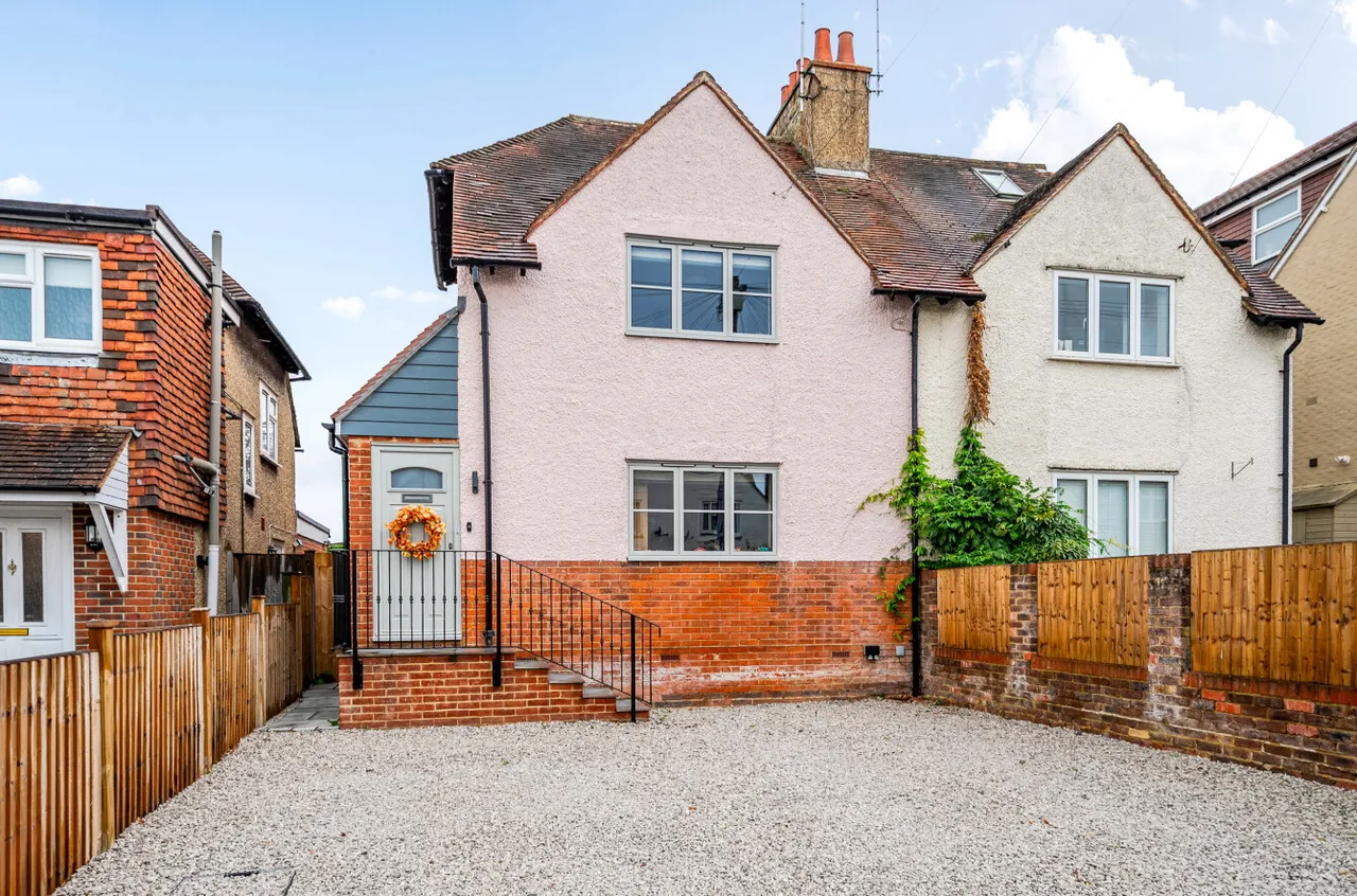 3 bed house for sale, Weydon Hill Road, Farnham, GU9