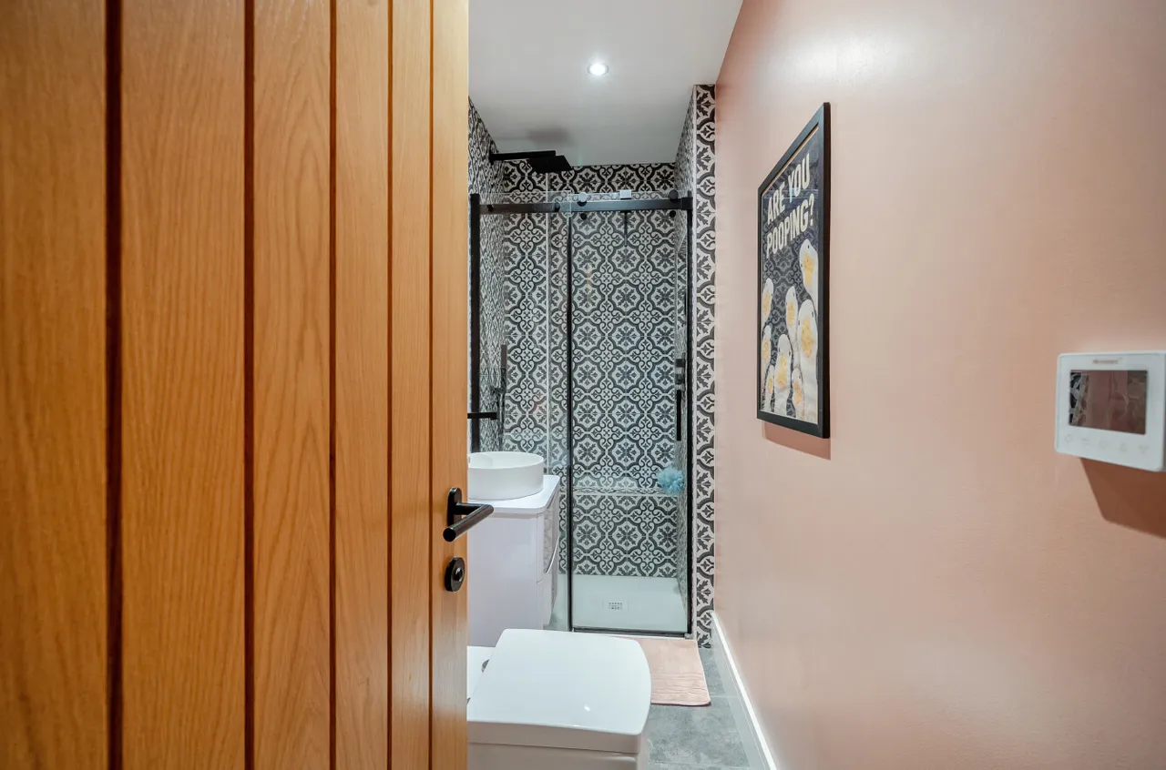 Weydon Hill Road, Farnham, GU9, photo 11