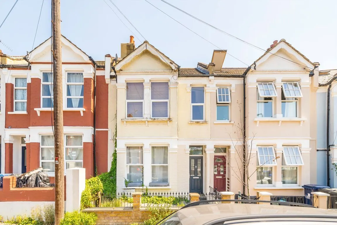 2 bed property for sale, Berrymead Gardens, W3