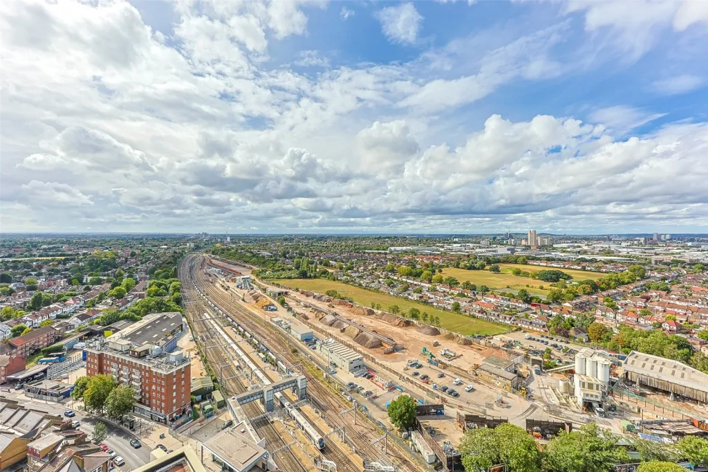 Heartwood Boulevard, Acton, W3, photo 11