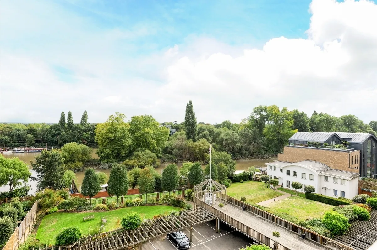 Kew Bridge Road Brentford TW8, photo 2