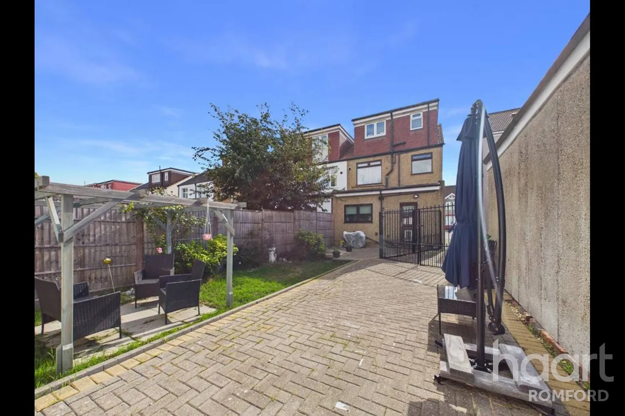 Lilac Gardens, Romford, RM7, photo 22