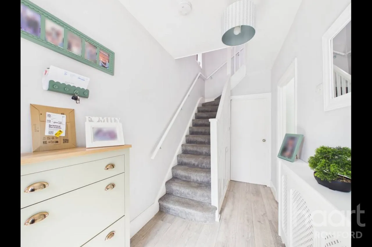 Lilac Gardens, Romford, RM7, photo 13