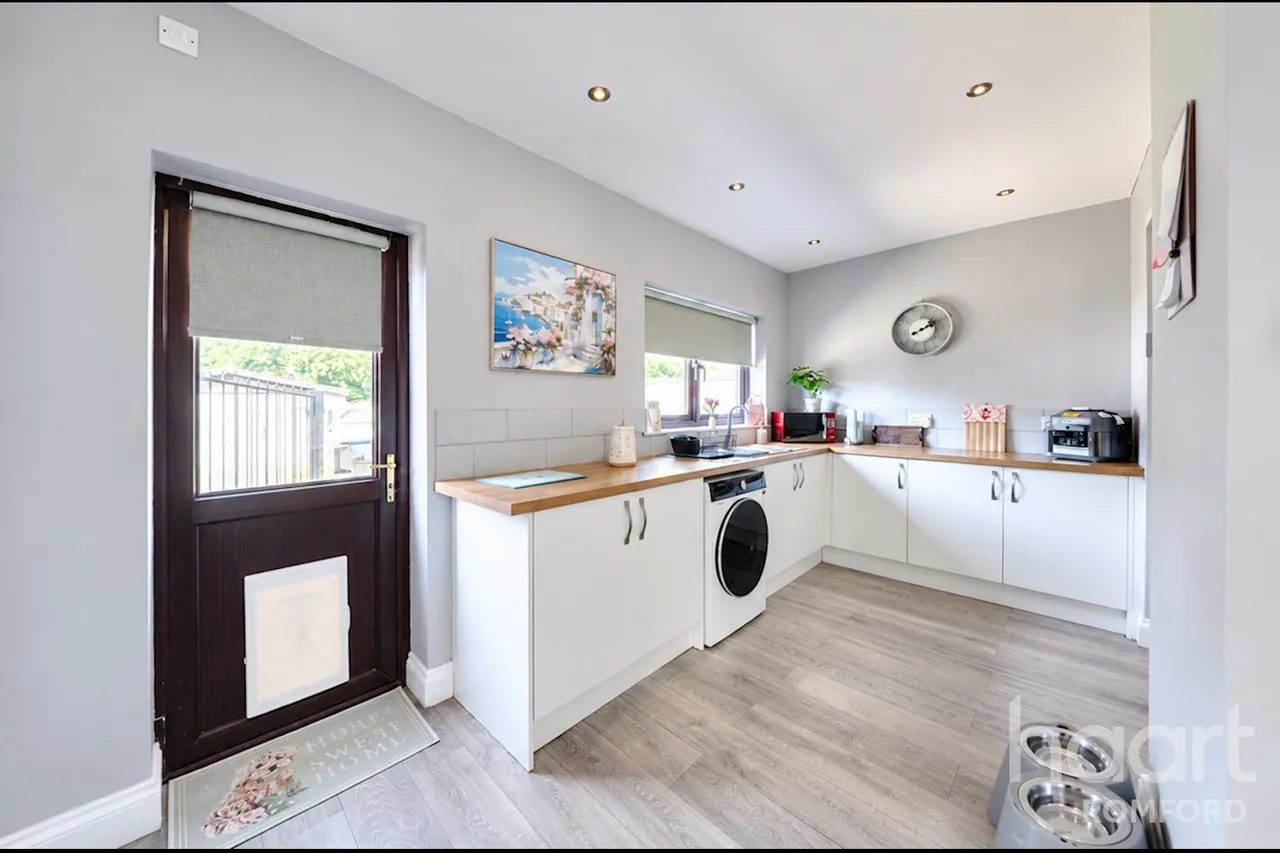 Lilac Gardens, Romford, RM7, photo 3