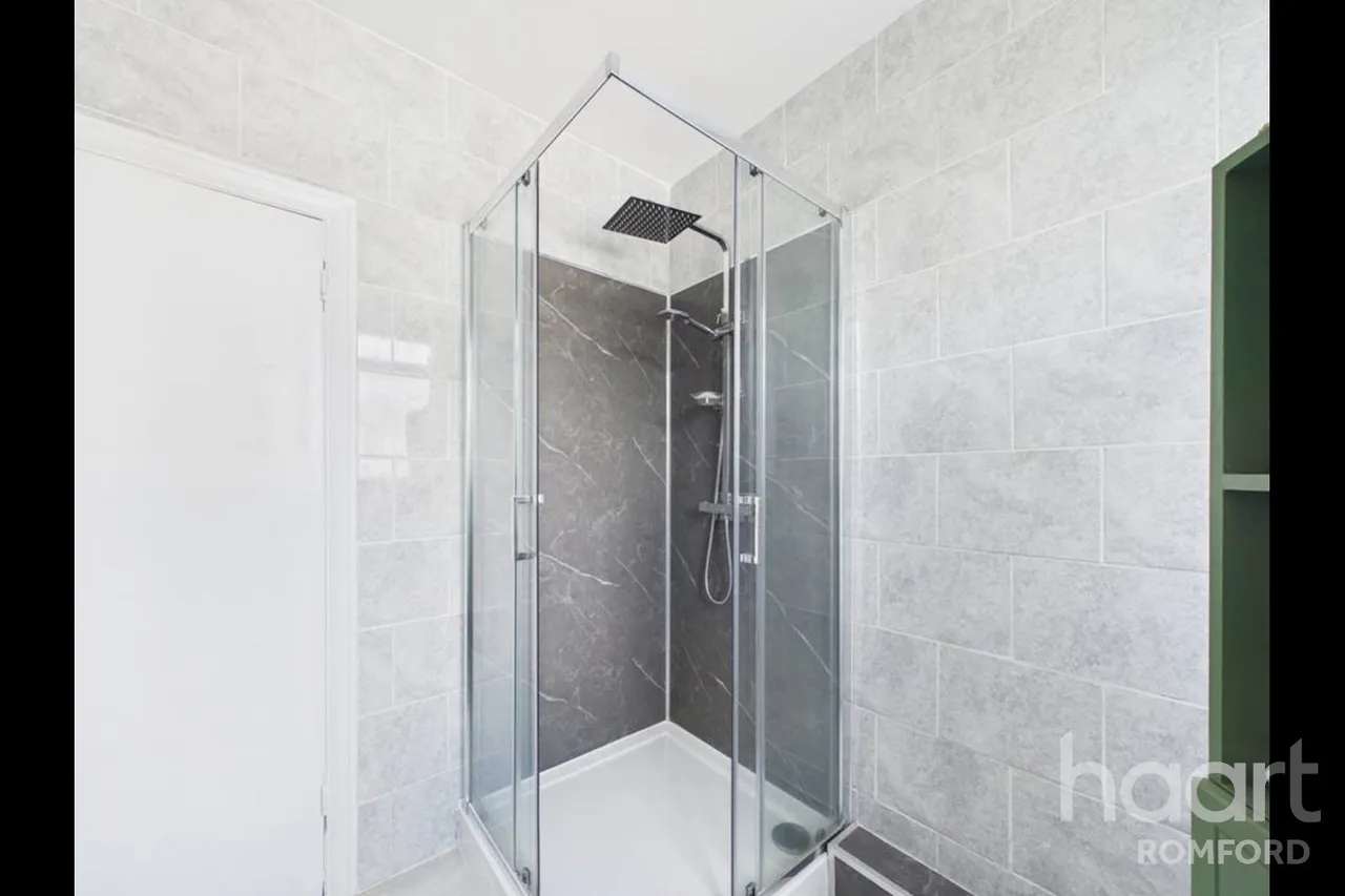 Lilac Gardens, Romford, RM7, photo 16
