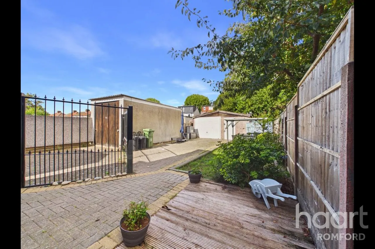 Lilac Gardens, Romford, RM7, photo 21